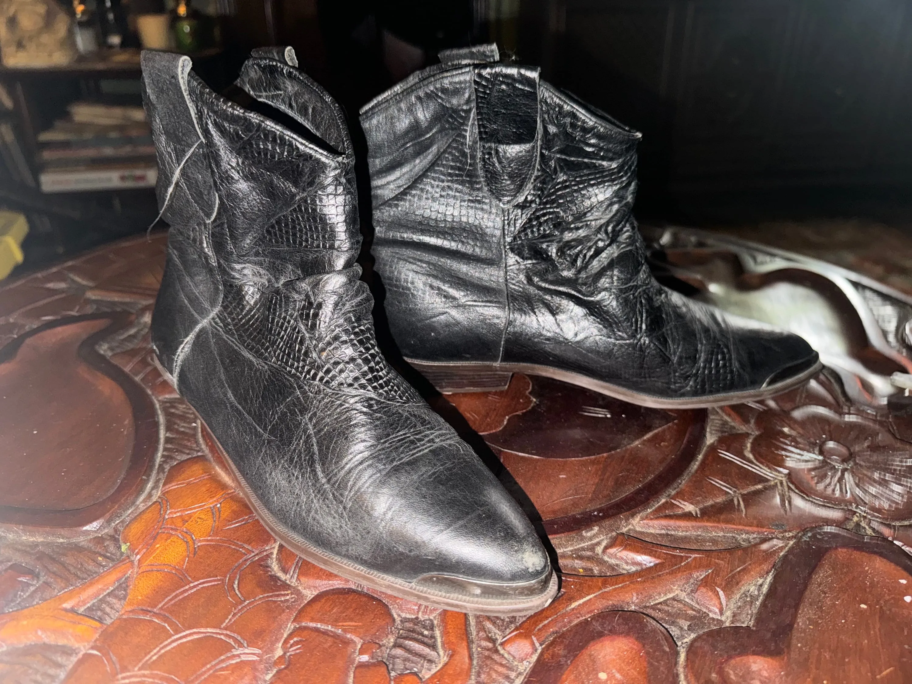 Vintage black 80's short rocker boots 8 B